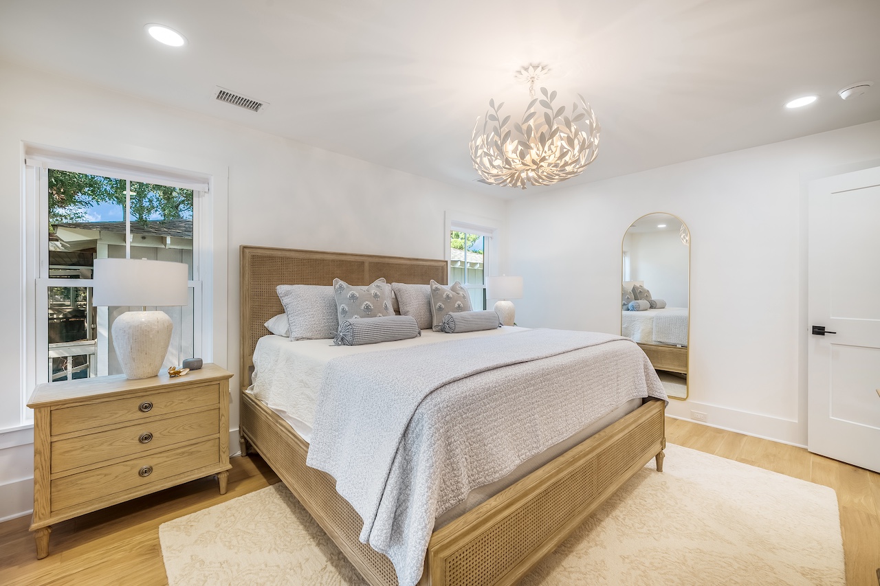 King Bedroom | 19 Sand Crab | IOP Escapes