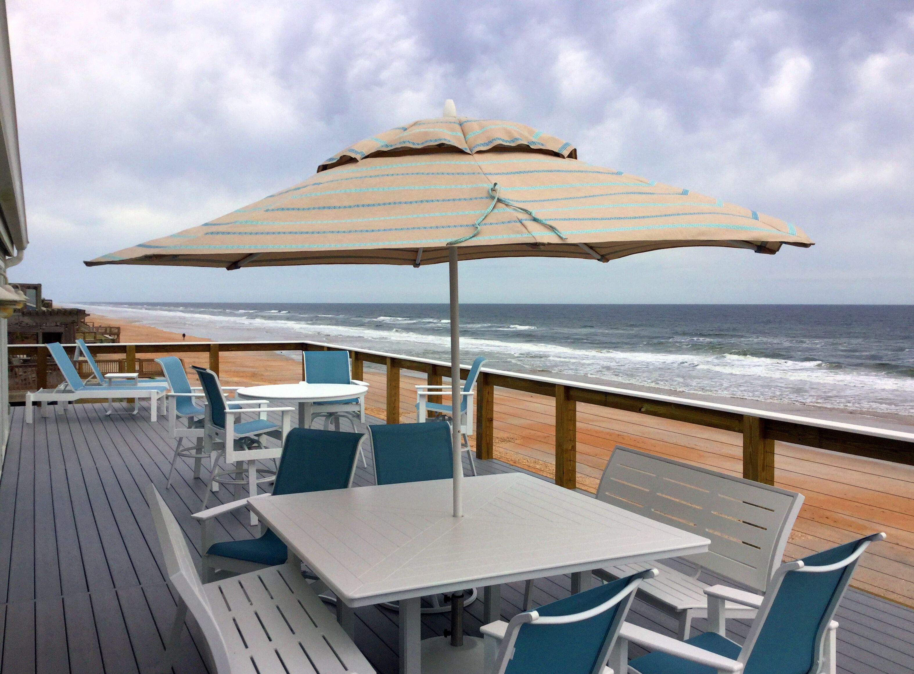 Deck facing north - with plenty of outside dining for 14. One touch umbrella!