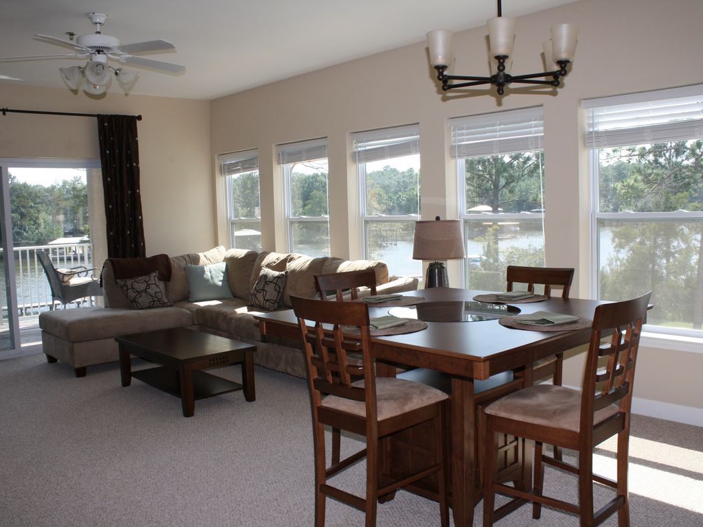 Dining area.
Typical 3 BR unit