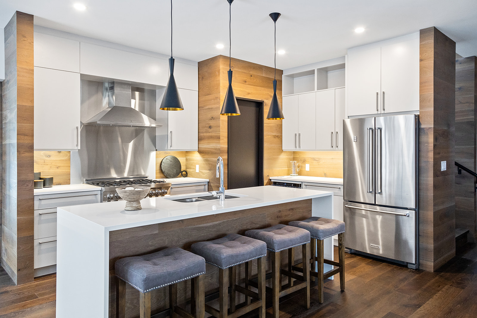 *Fully stocked modern kitchen