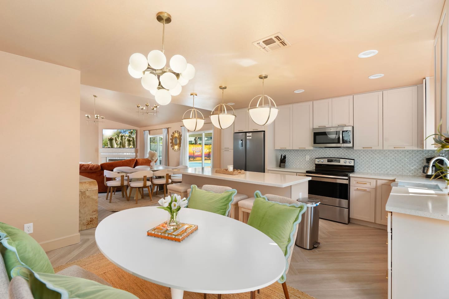 Additional seating for 4 over at this breakfast nook table.
