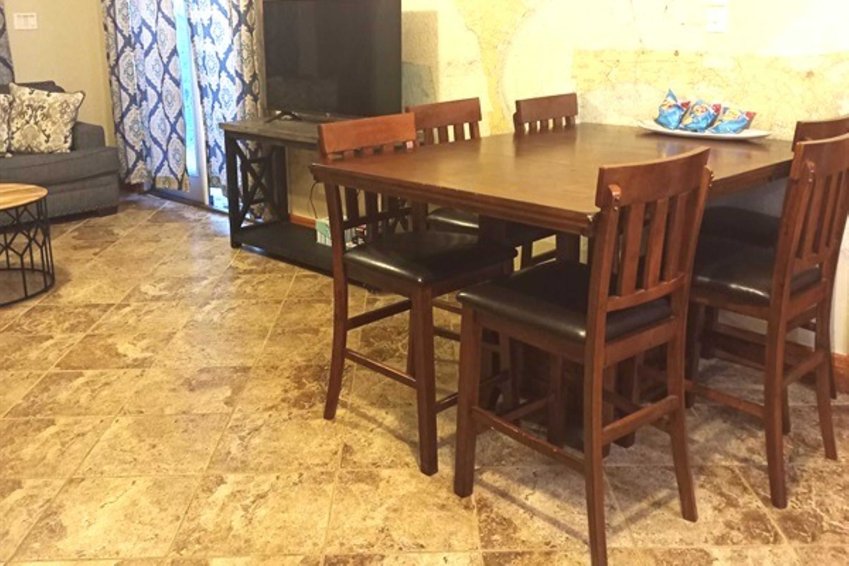 Dining for 4 in side B