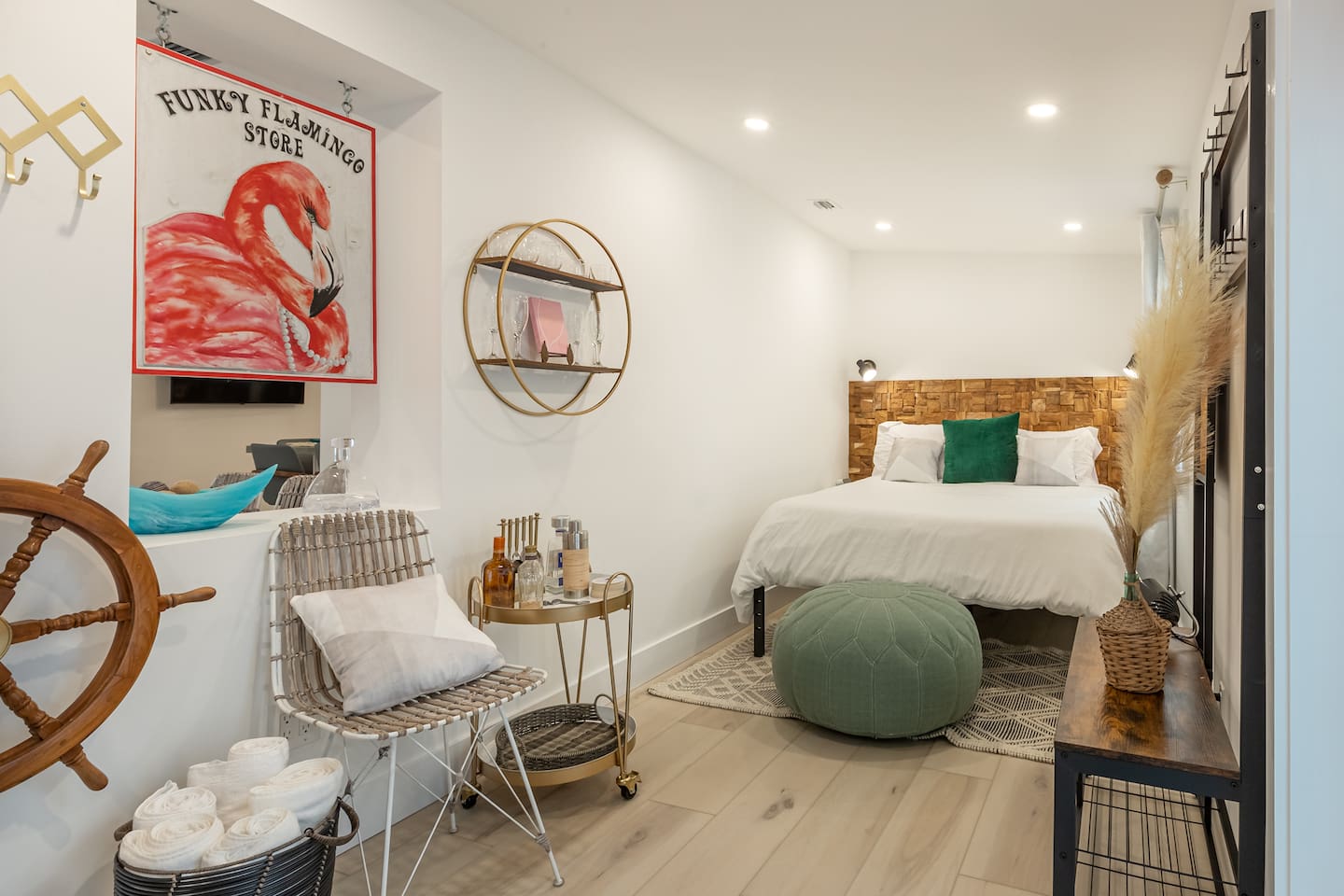 Charming Studio: Relax in a stylish retreat with vibrant decor and coastal-inspired details!
