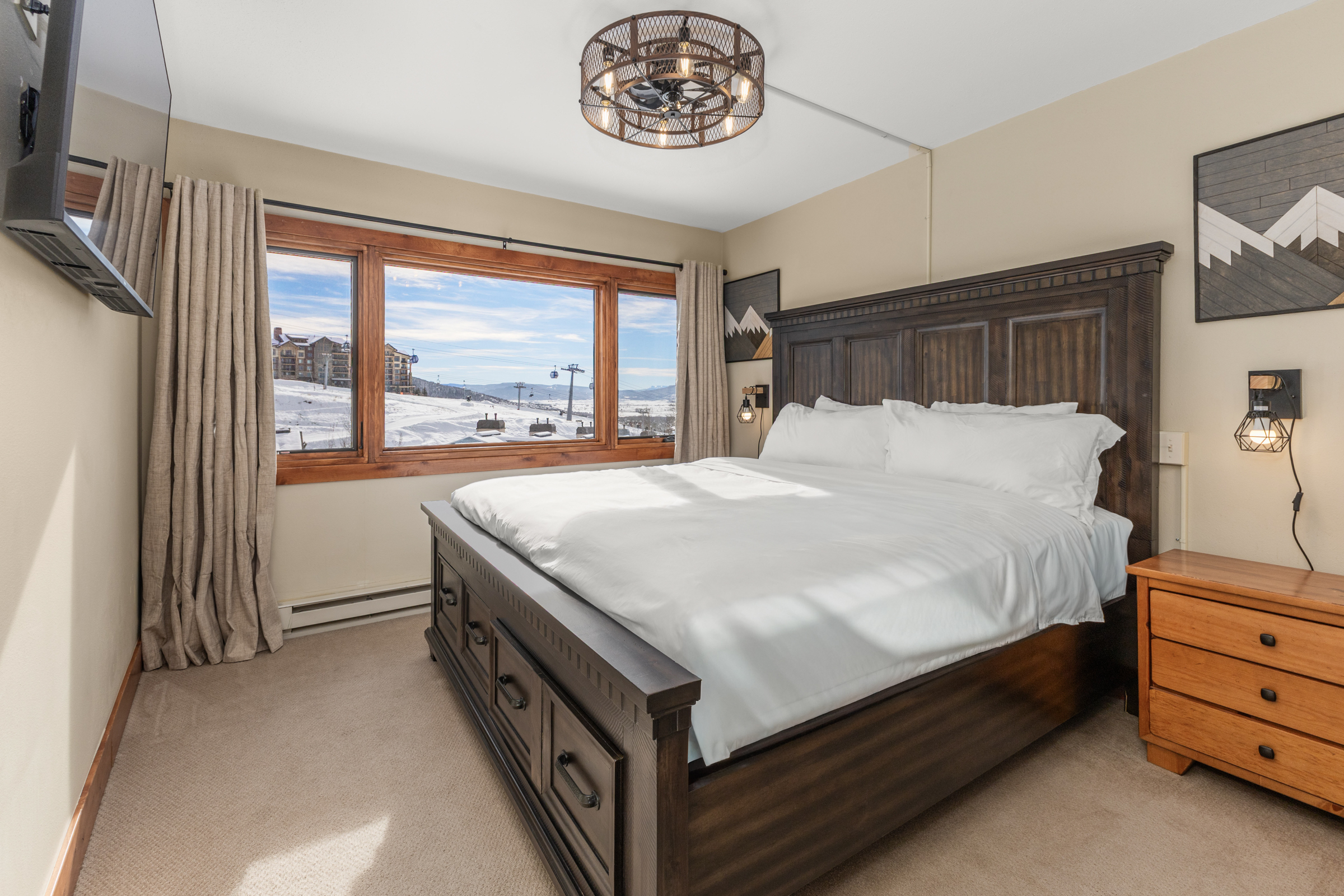 Bedroom 1 | King Bed