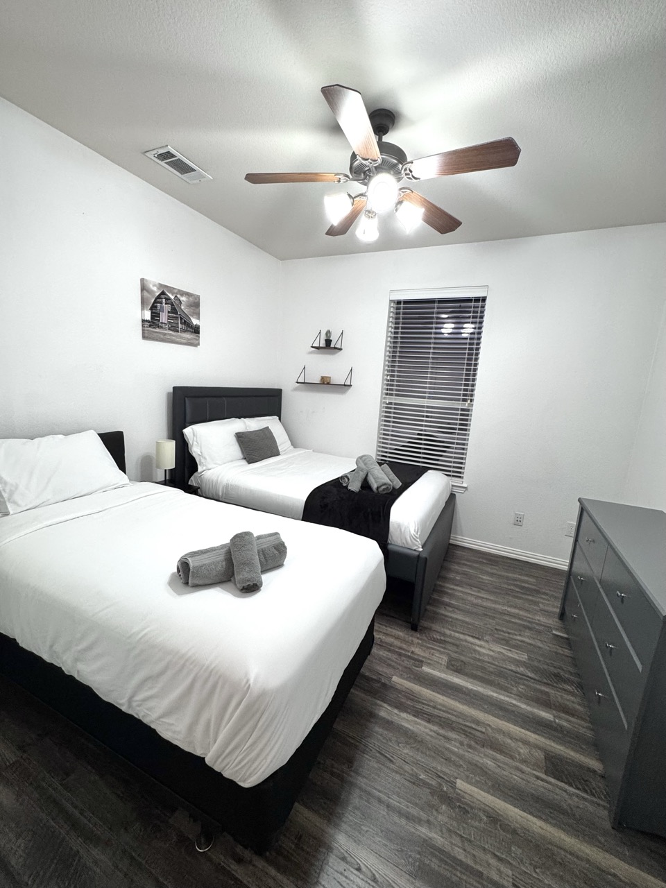 Designed with families in mind, this room offers a full-size bed and a twin bed.
