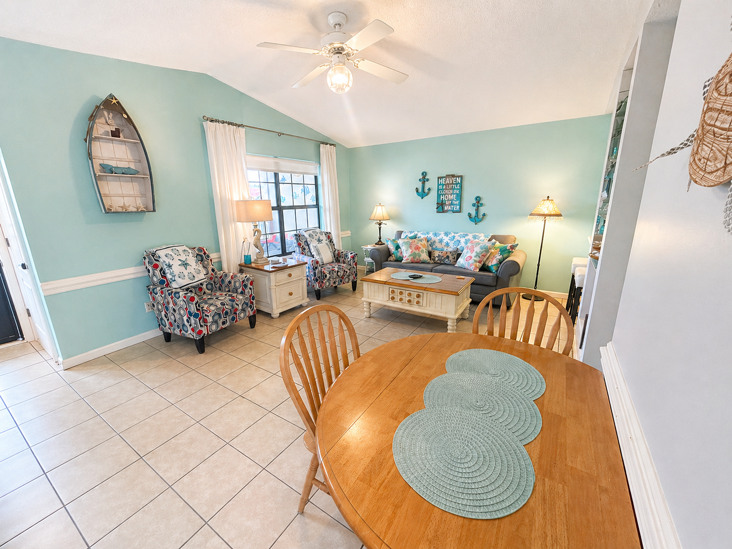 Open concept living area with vaulted ceilings
