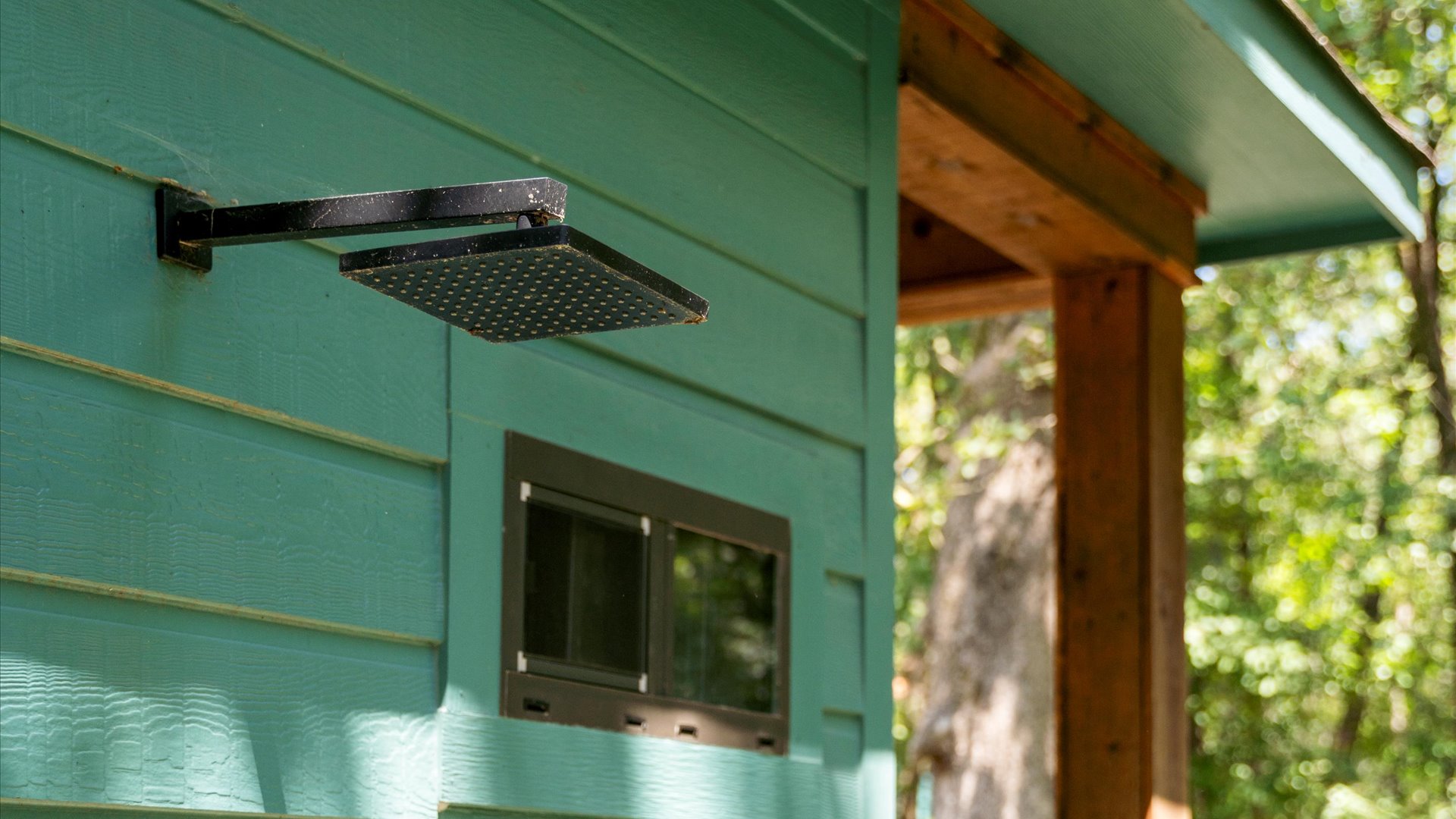 Refreshing outdoor shower—perfect for a quick cool-down after a swim or outdoor adventure. Please note, it only has cold water, making it an invigorating way to rinse off and enjoy the fresh air!