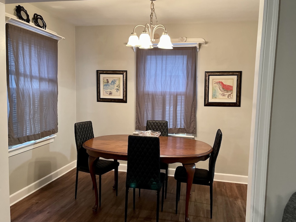 Williams Main — Dining area.
