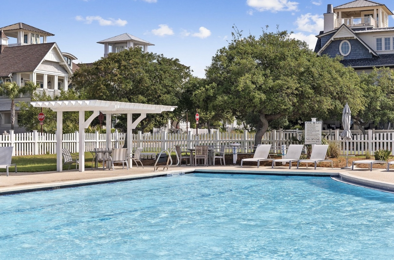 Private Neighborhood Pool with Dunesider Grill