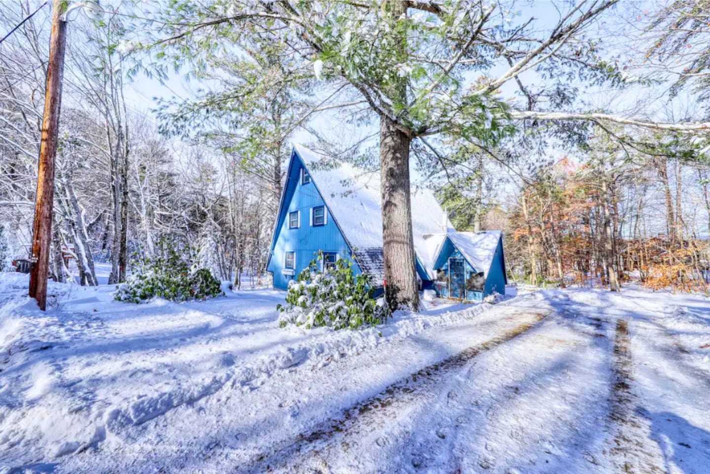 This cozy lakeside property is even beautiful in the winter! 