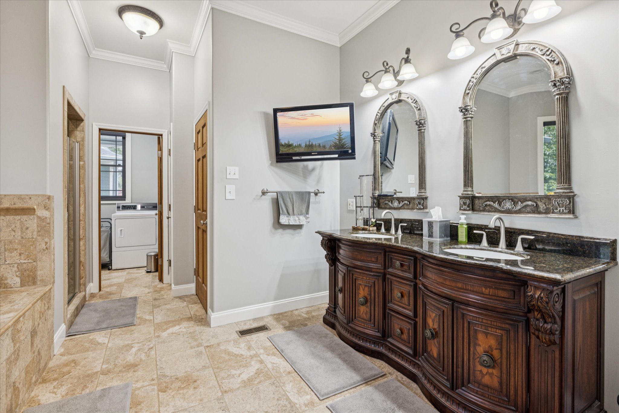 Bathroom 1 (access from master bedroom)