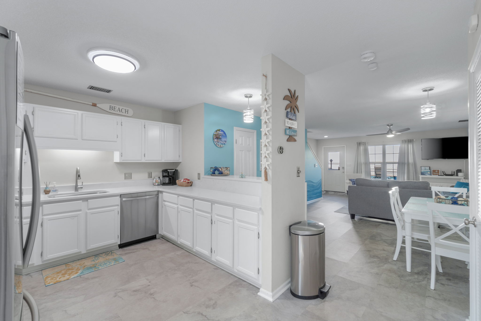 Lots of kitchen space for meal preps