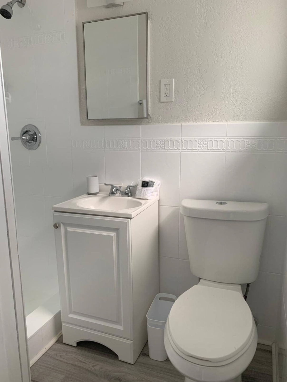 Your Pier Walk studio comes equipped with basic bath products, such as body soap, shampoo, and conditioner.