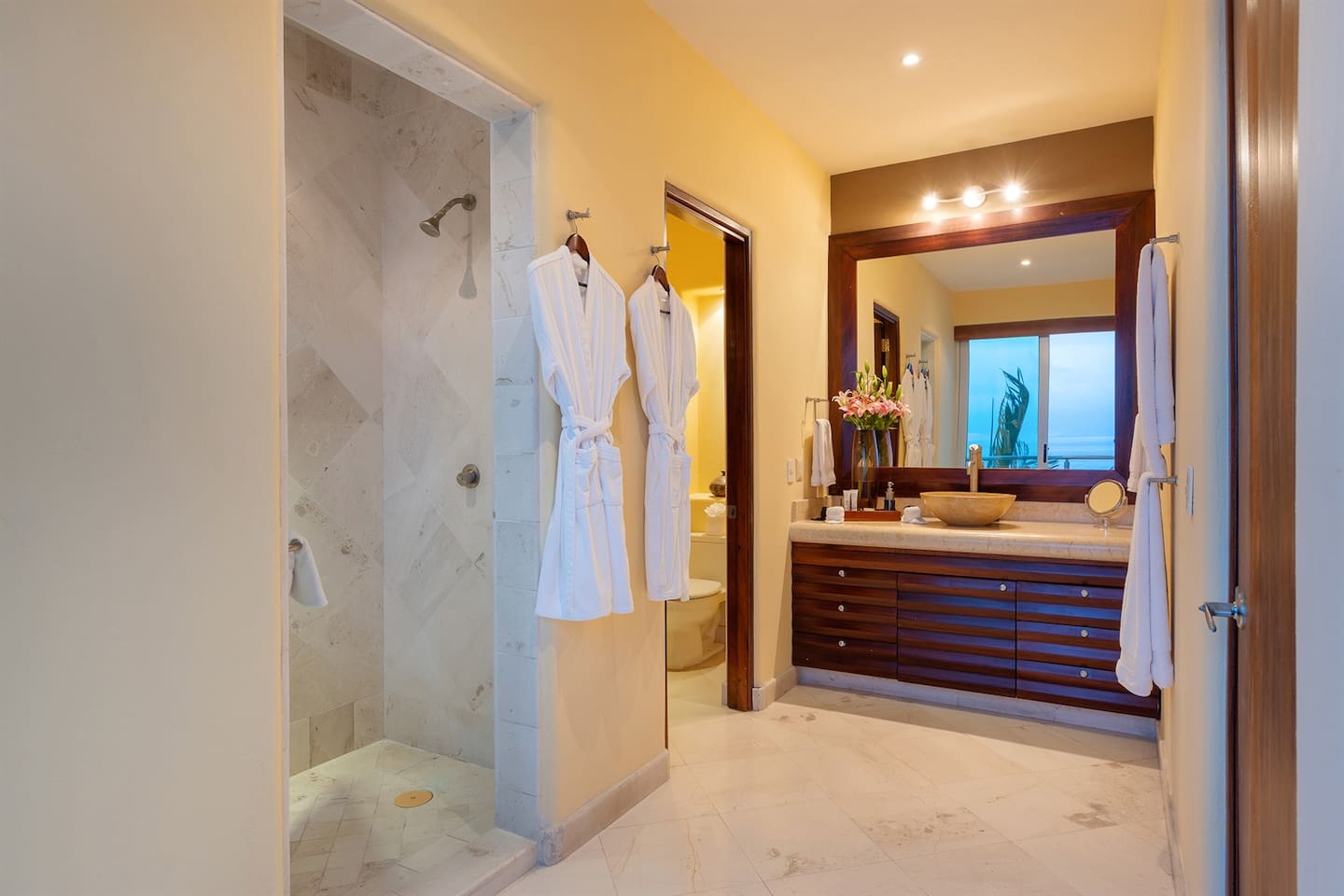 Bath - Suite 8
