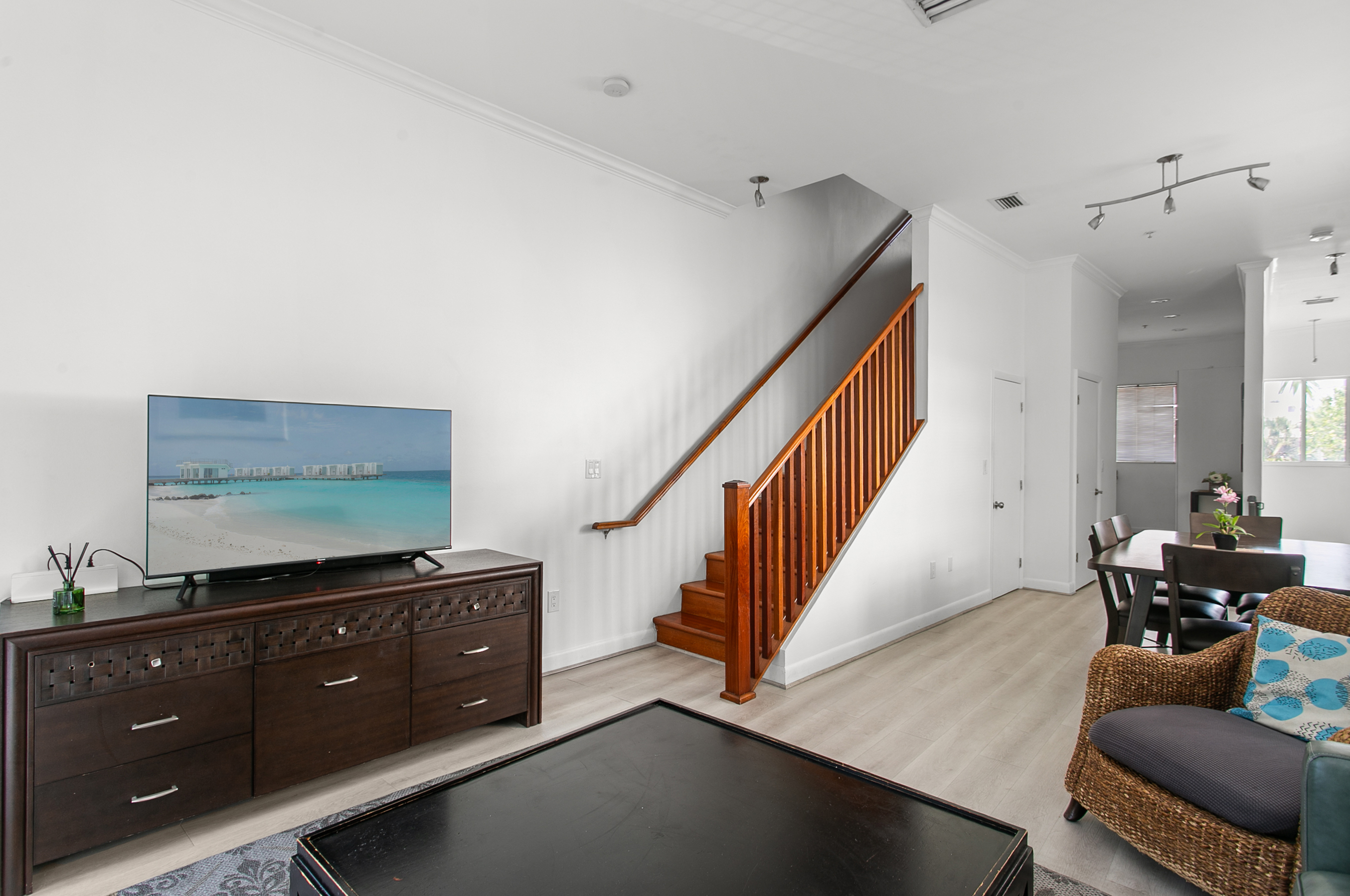 Comfortable seating, natural light all day