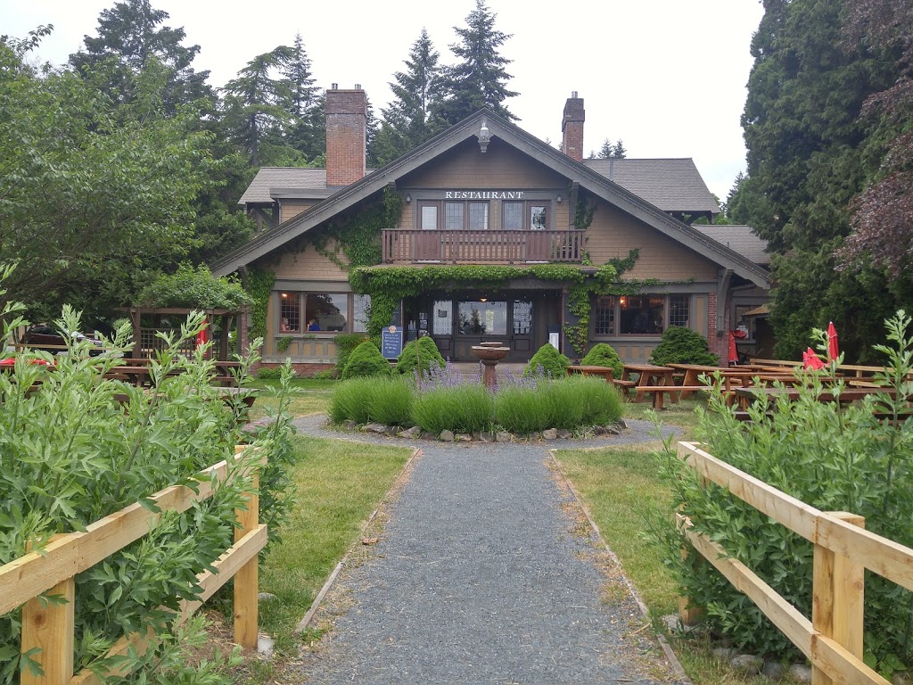 Great local eats and restaurants just minutes of drive away