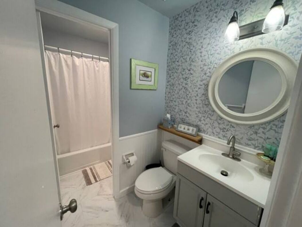 1/2 bath off hallway. This 1/2 bath is also connected to the tub & shower room.
