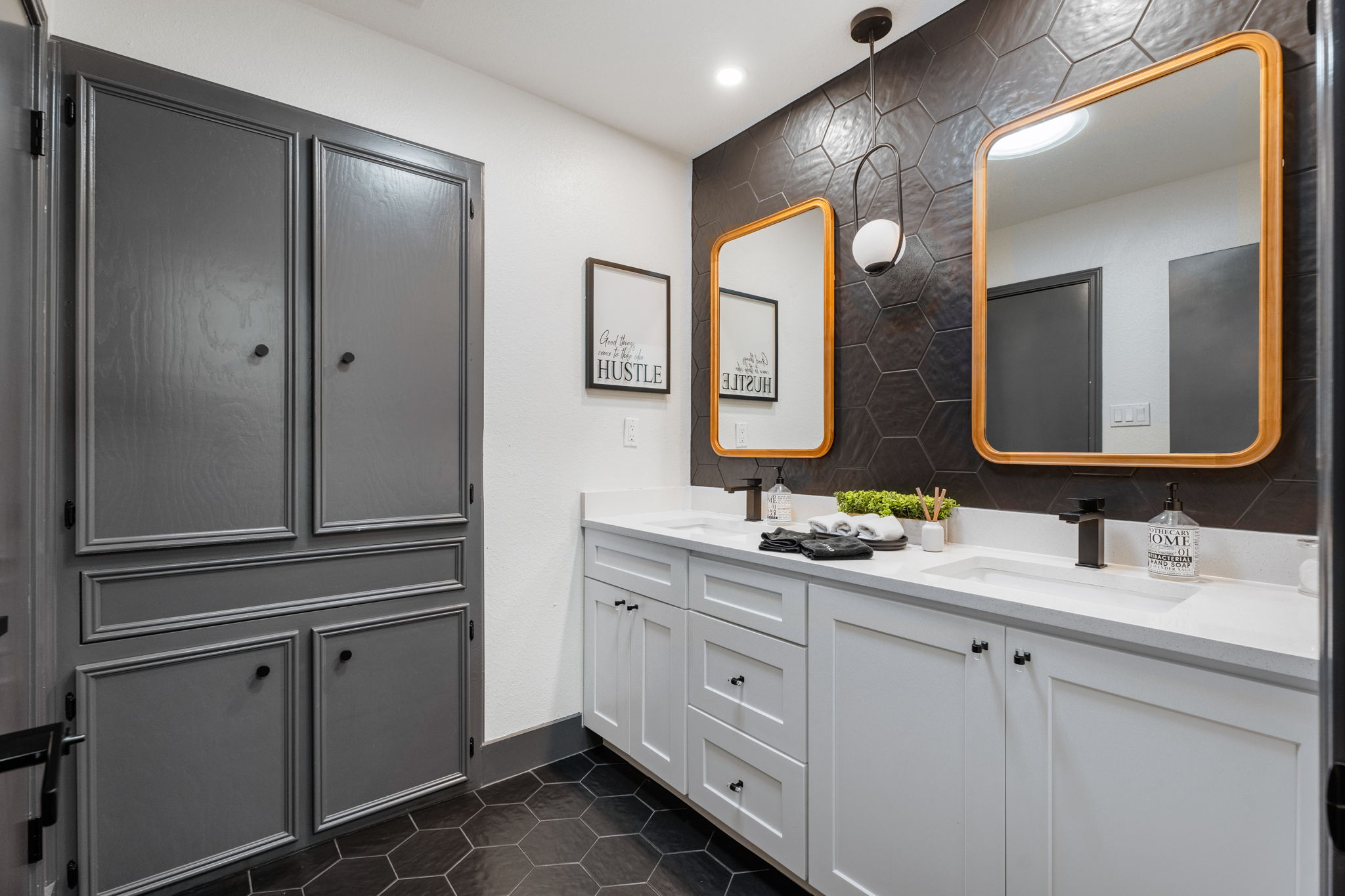 Bathroom Black and White