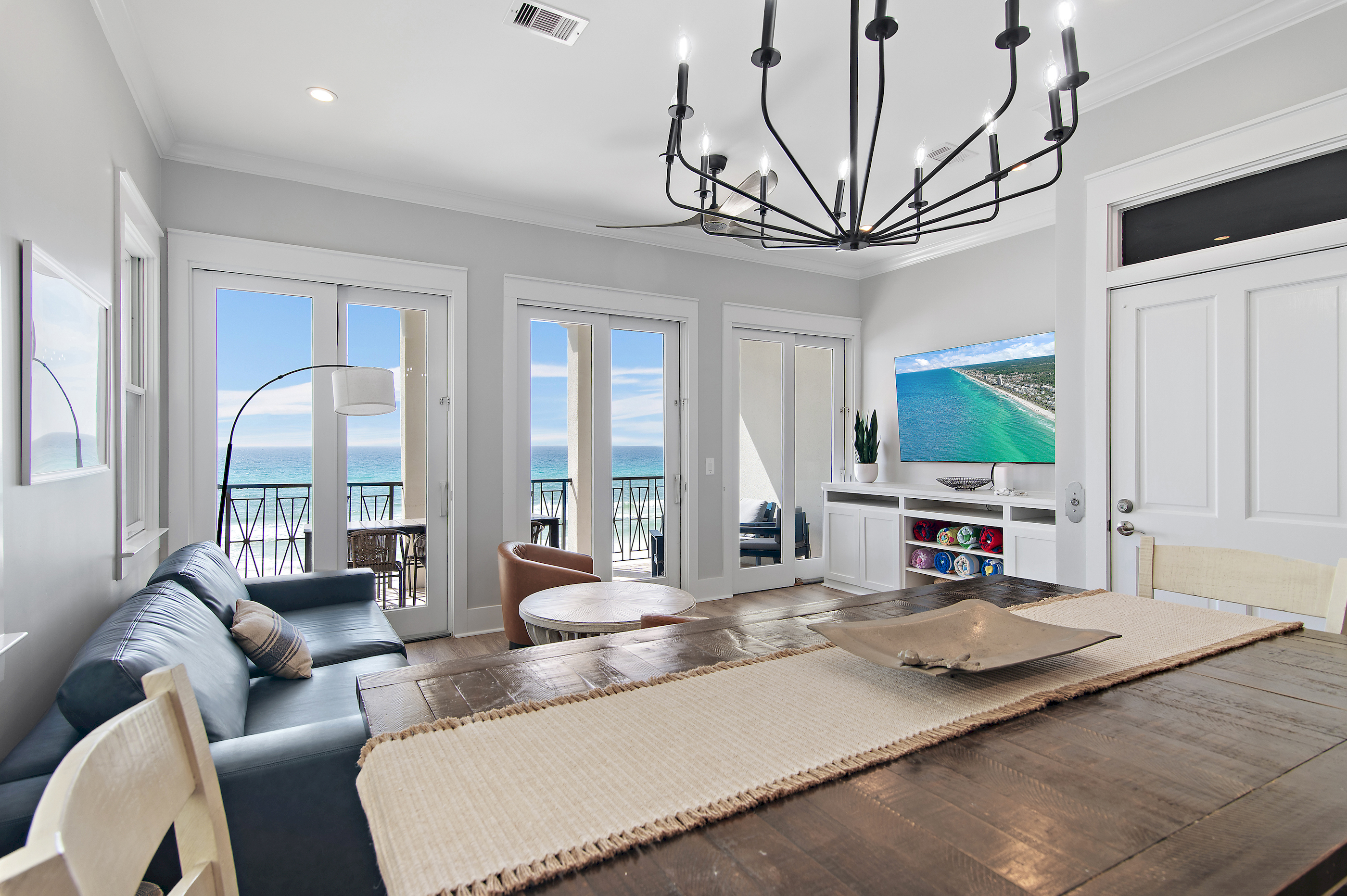 Frangista Sunset is a Beachfront, Updated, Fully-stocked Home with HUGE views of the beach and Gulf of Mexico. 5 Bedrooms (9 BEDS), 4 Bathrooms provides plenty of space for your whole group!
