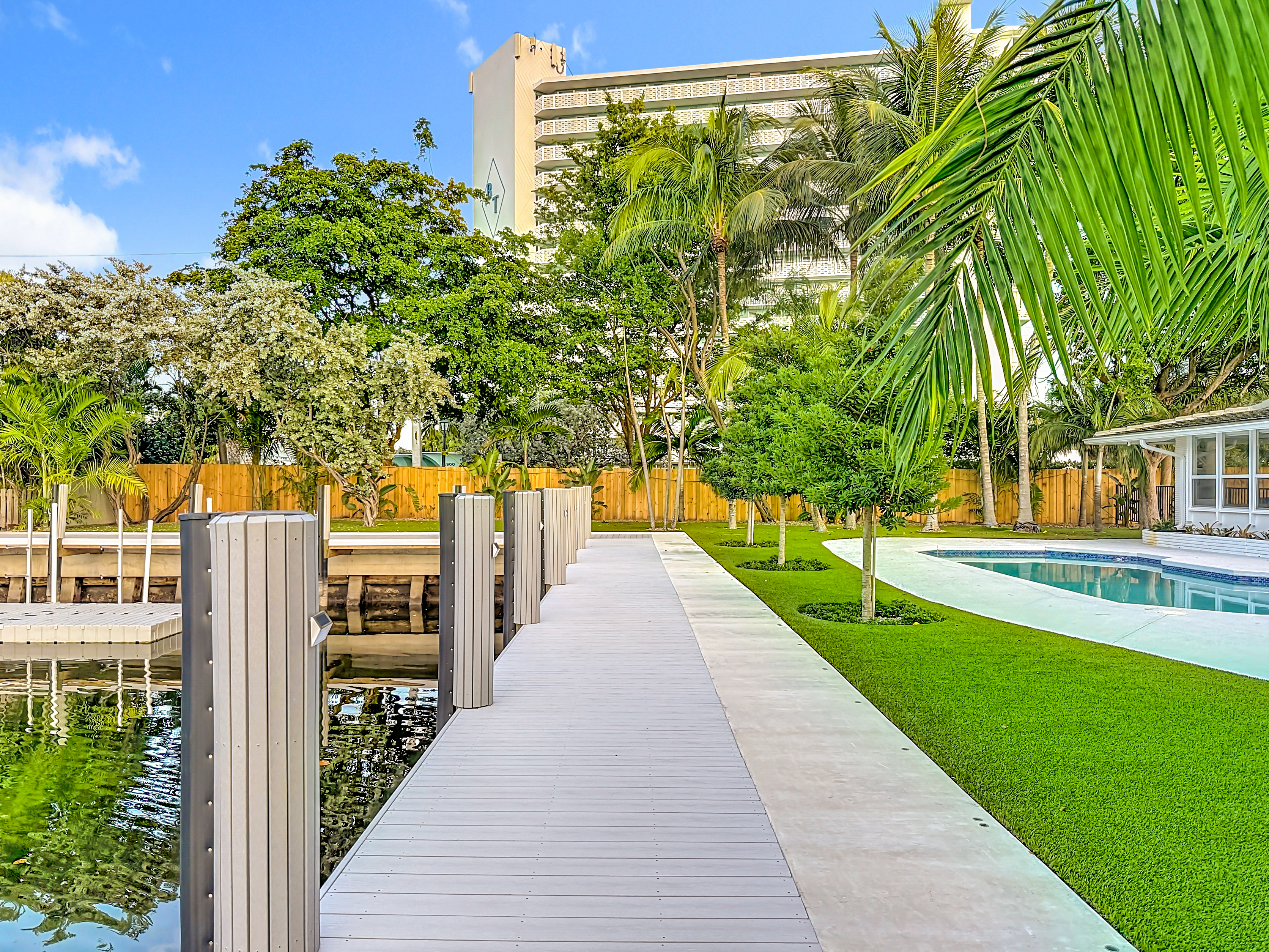 Brand new sea wall- great to explore and to tie a boat to. 