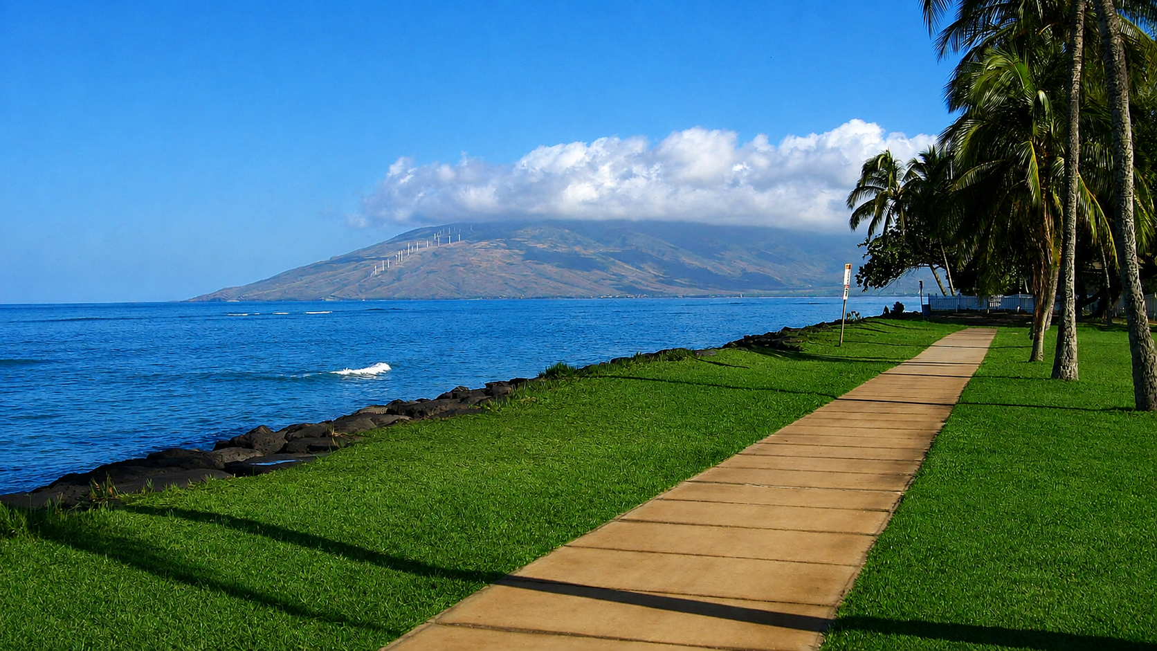 Walk along Kalama Park