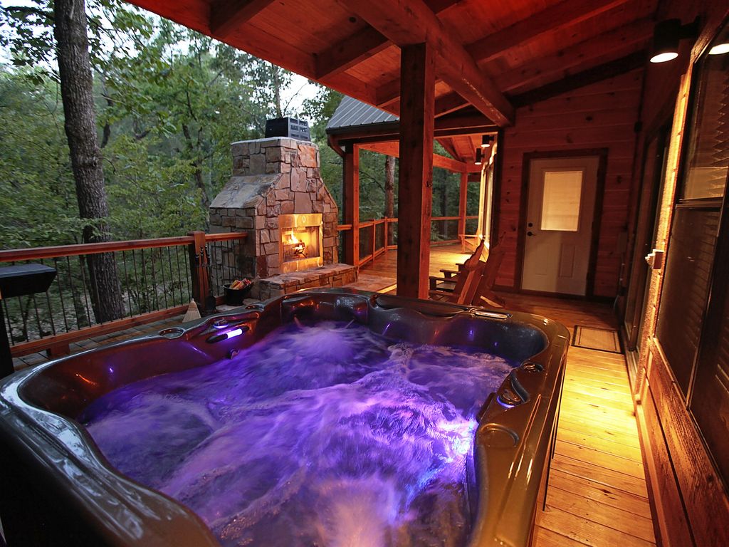 Spa Amenities And Scenic Views - Stunning Romantic Oasis - Oklahoma
