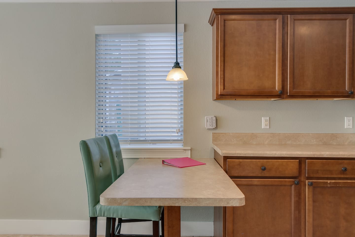 Breakfast Bar Between Kitchen and Dining