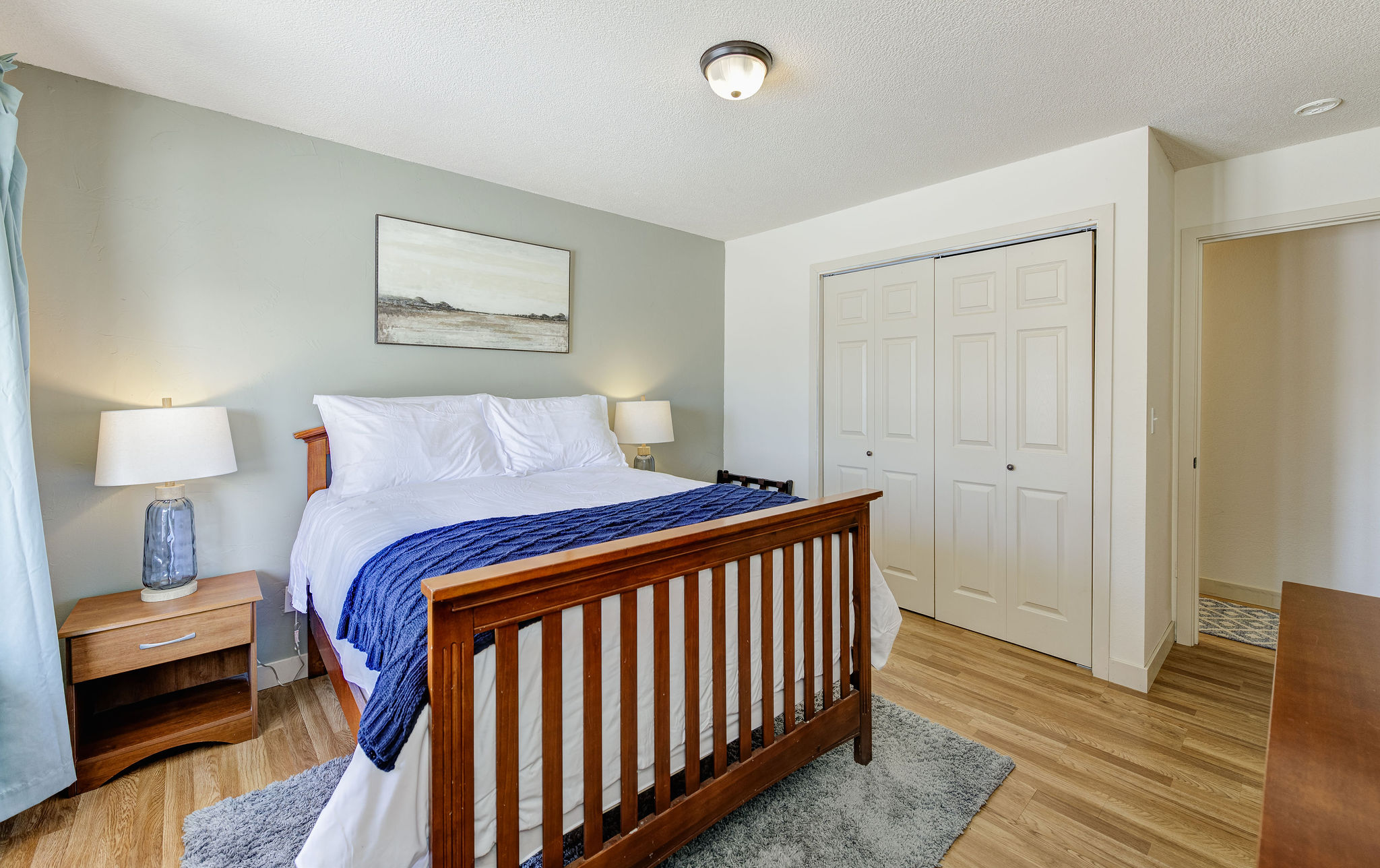 Bedroom with Full bed and foldable crib