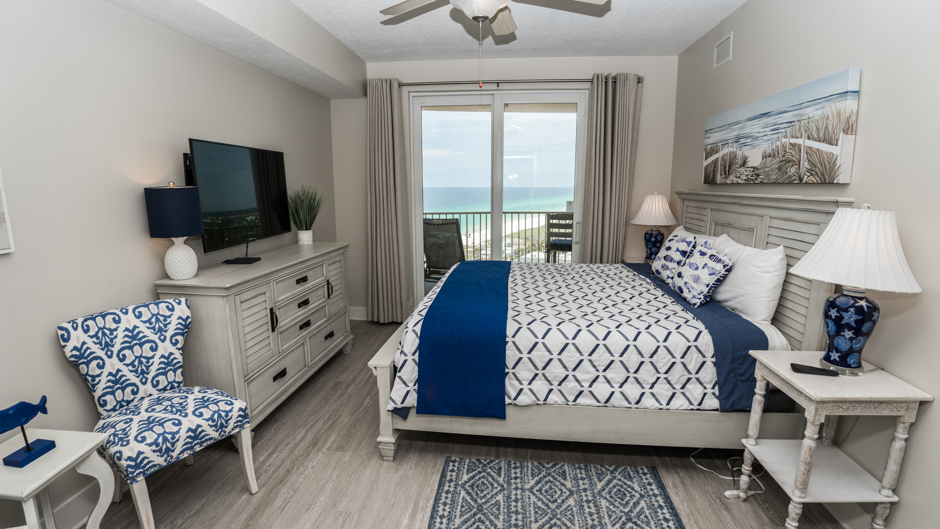 WAKE IN THE MORNING IN A COMFY KING BED/OCEAN VIEW!