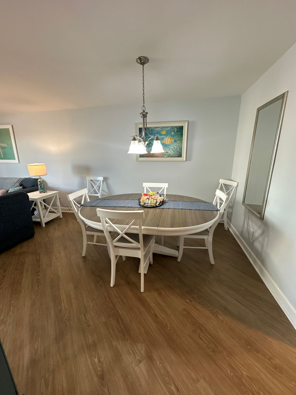 Dining Room seats 6