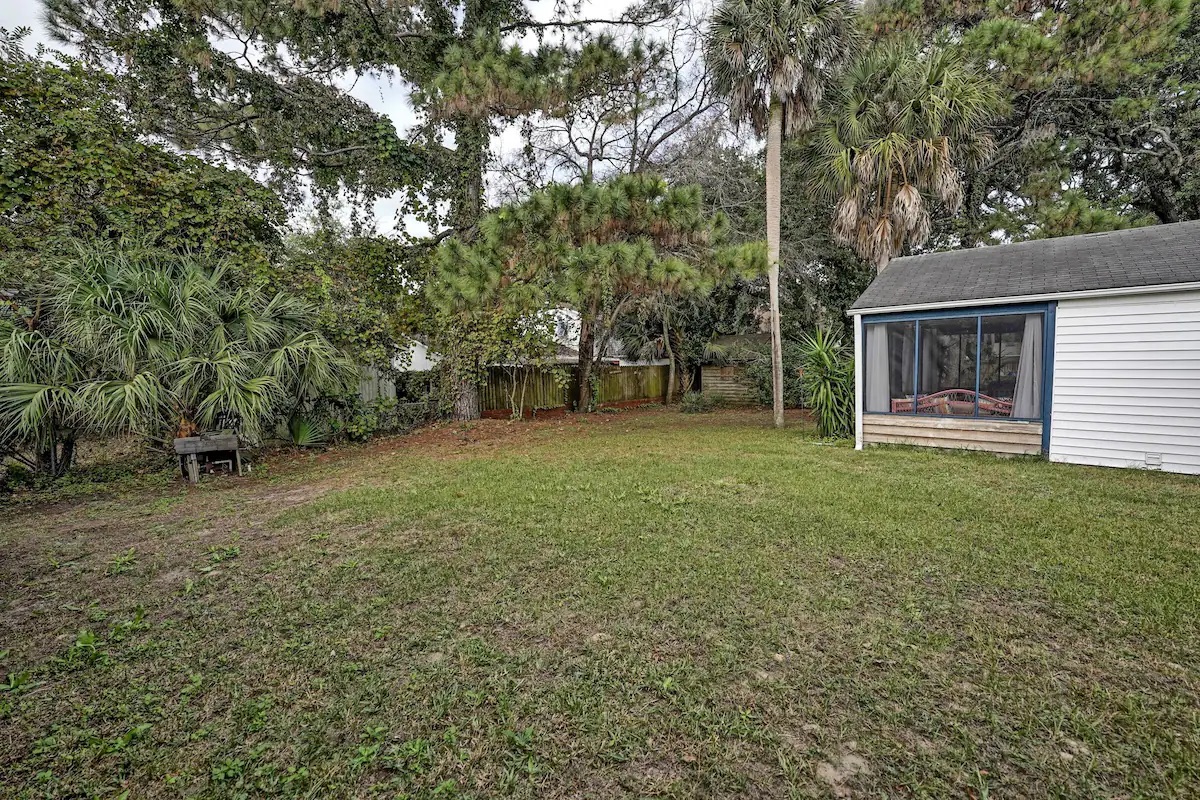 25 21st Avenue | Seas the Day | Backyard | IOP Escapes