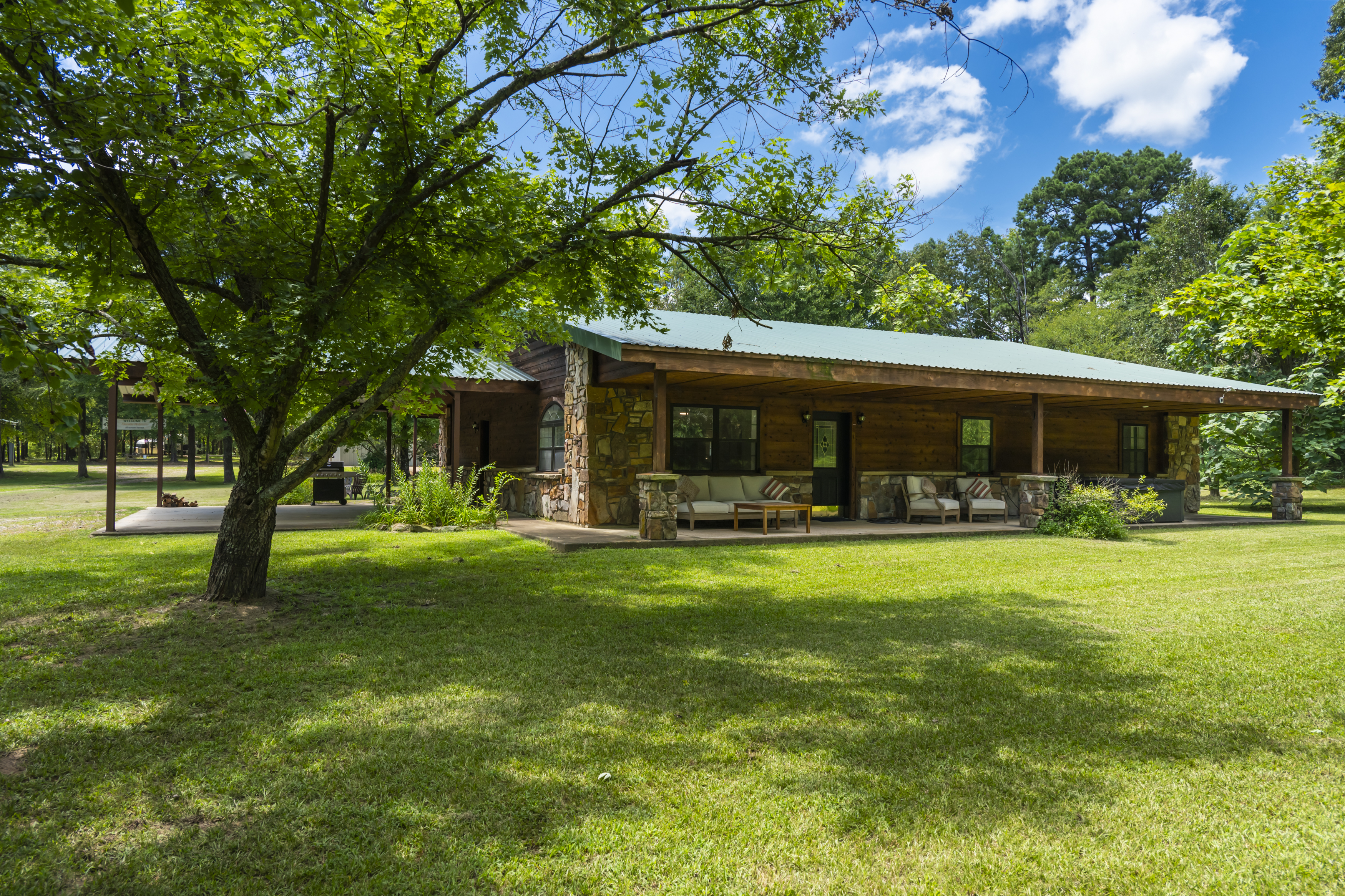 The Farmhouse at Ananda Hideaway Resort & Retreat — Broken Bow, OK — vacation rental