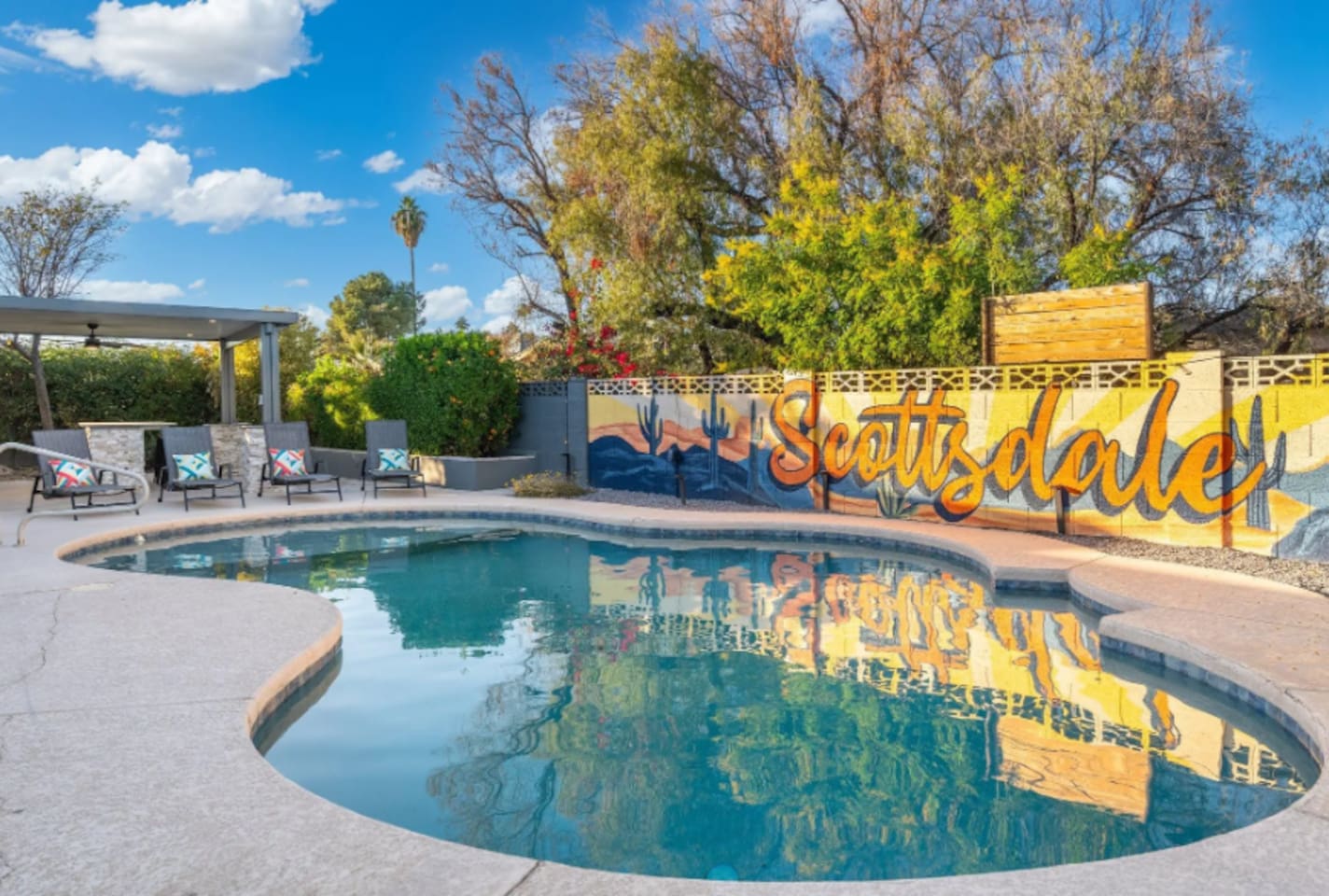 Clear blue water meets the vibrant Scottsdale mural, one of the most photo-worthy corners of the whole backyard.
