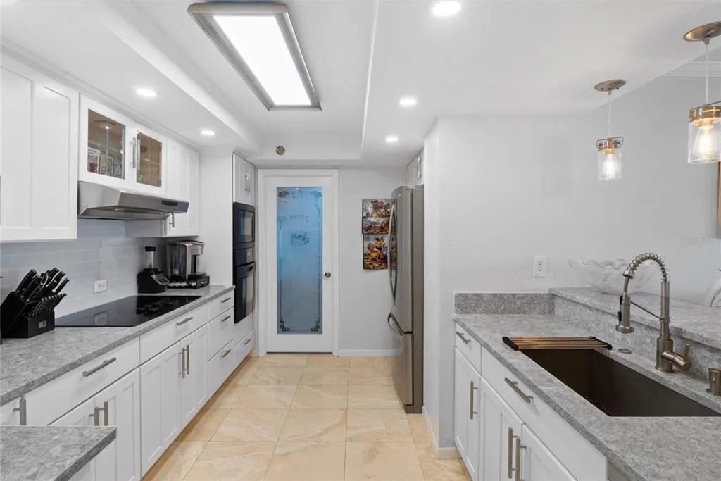 Fully equipped and modern designed, the kitchen features modern appliances and ample counter space—making meal prep easy whether you’re brewing morning coffee or cooking up fresh local seafood