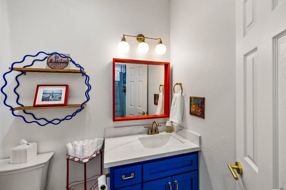 The Historic Pleasure Pier themed ensuite restroom includes a tub/shower combo.