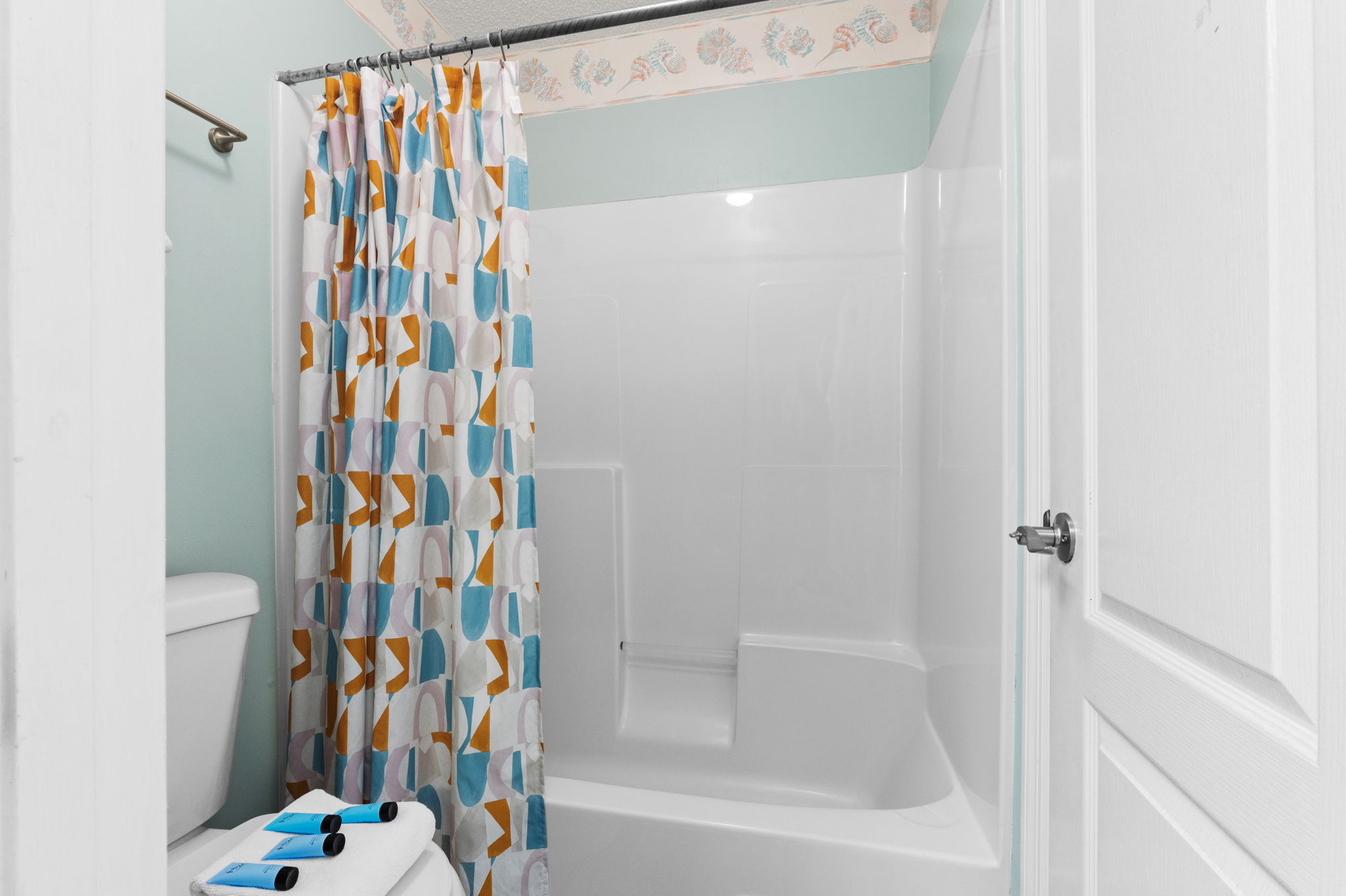 Bathroom with Tub/Shower Combo