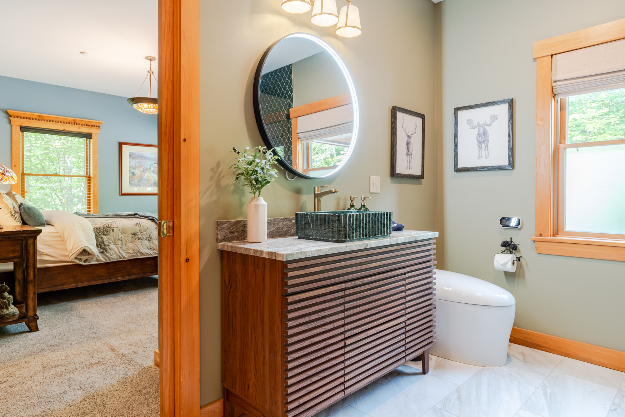 A 2nd floor bath, japenese bidet toilet, w/d