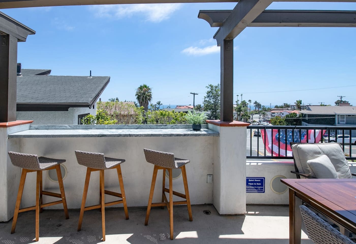 Enjoy the Bar with ocean views and fresh sea breezes.