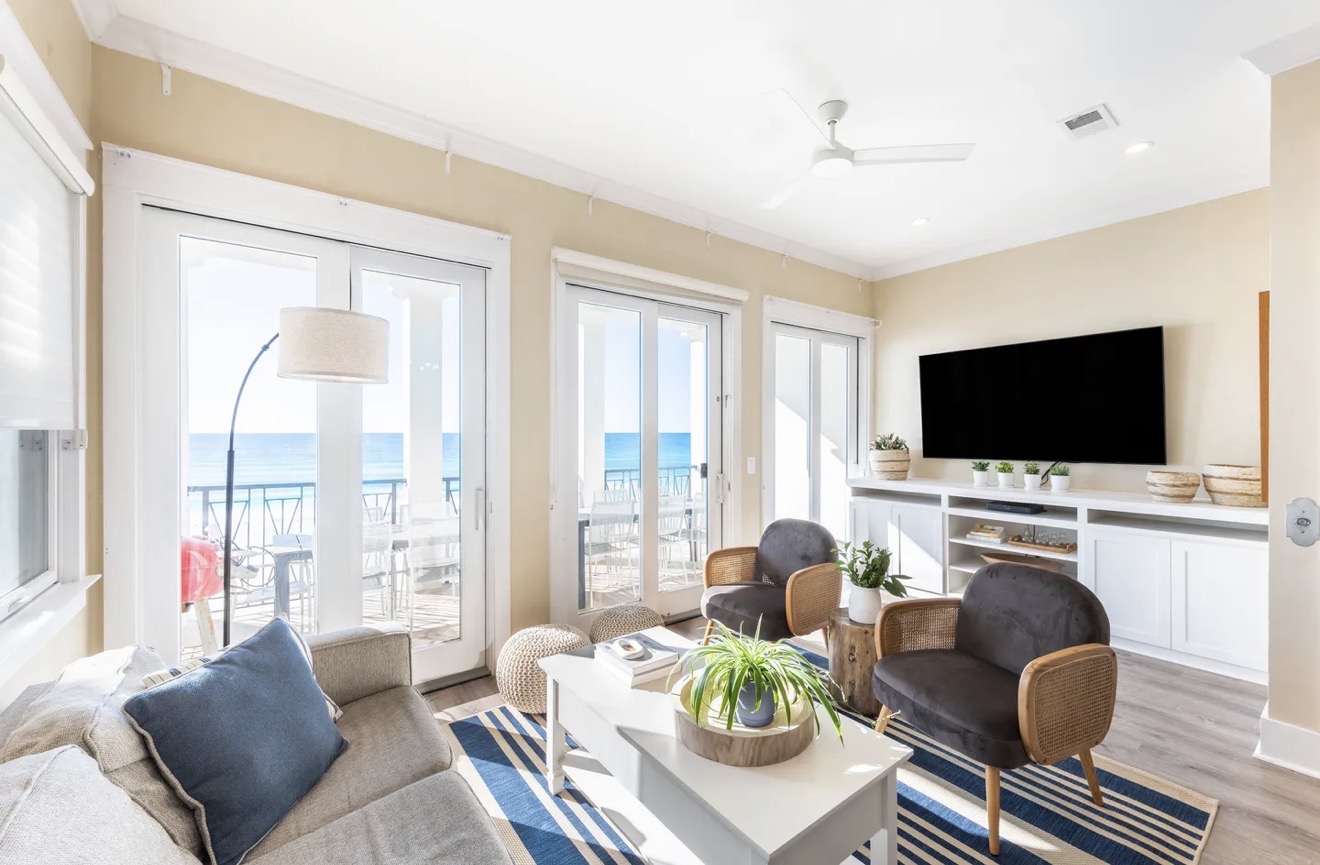 Frangista Sunset is a Beachfront, Updated, Fully-stocked Home with HUGE views of the beach and Gulf of Mexico. 5 Bedrooms (9 BEDS), 4 Bathrooms provides plenty of space for your whole group!