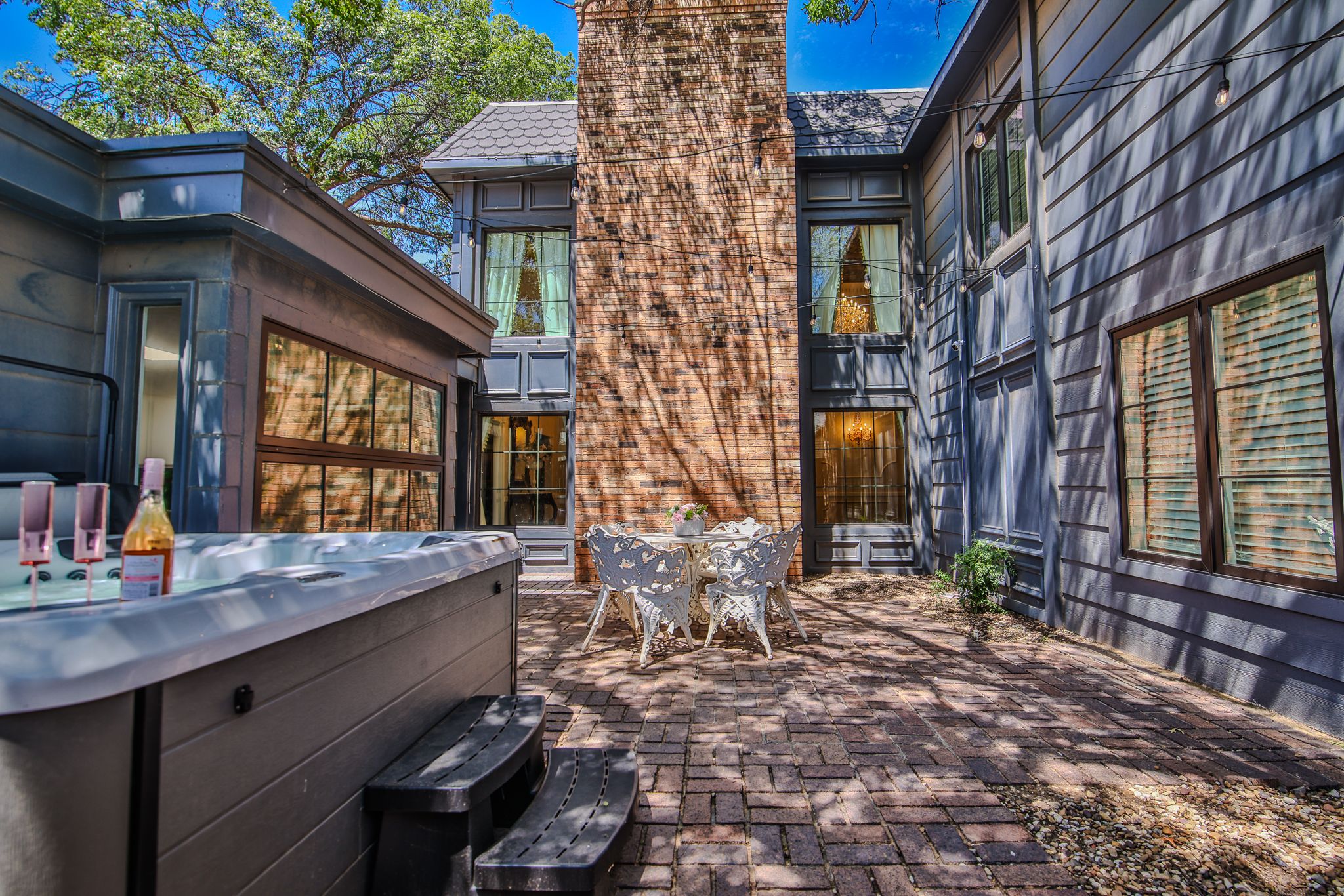 A cozy courtyard with seating for four, perfect for morning tea or moonlit confessions. A steaming hot tub awaits—just the thing after a promenade or tête-à-tête.