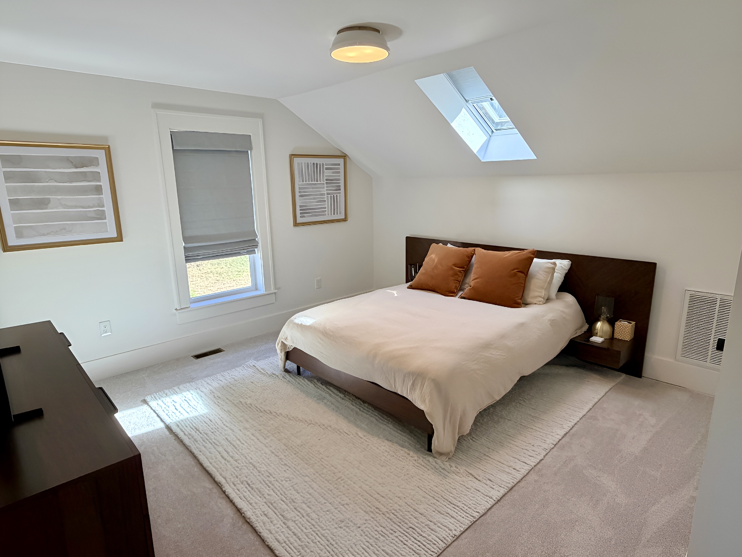 2nd Bedroom (Upstairs)