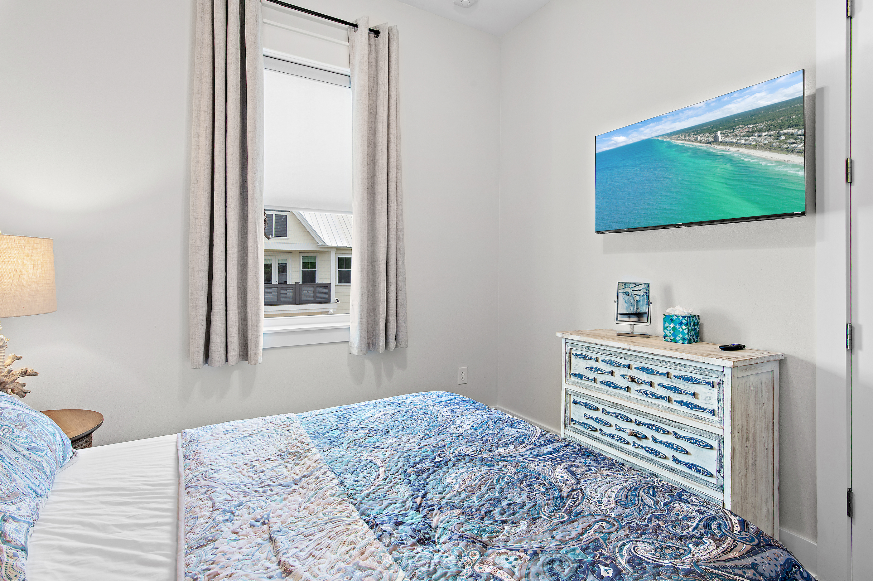 Guest Bedroom - alternative view