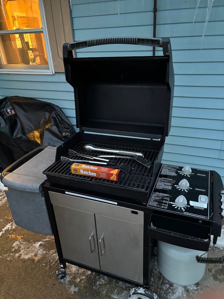 Webber propane grill. Ignitor is broken, but long matches get the job done! Complete with tools.
