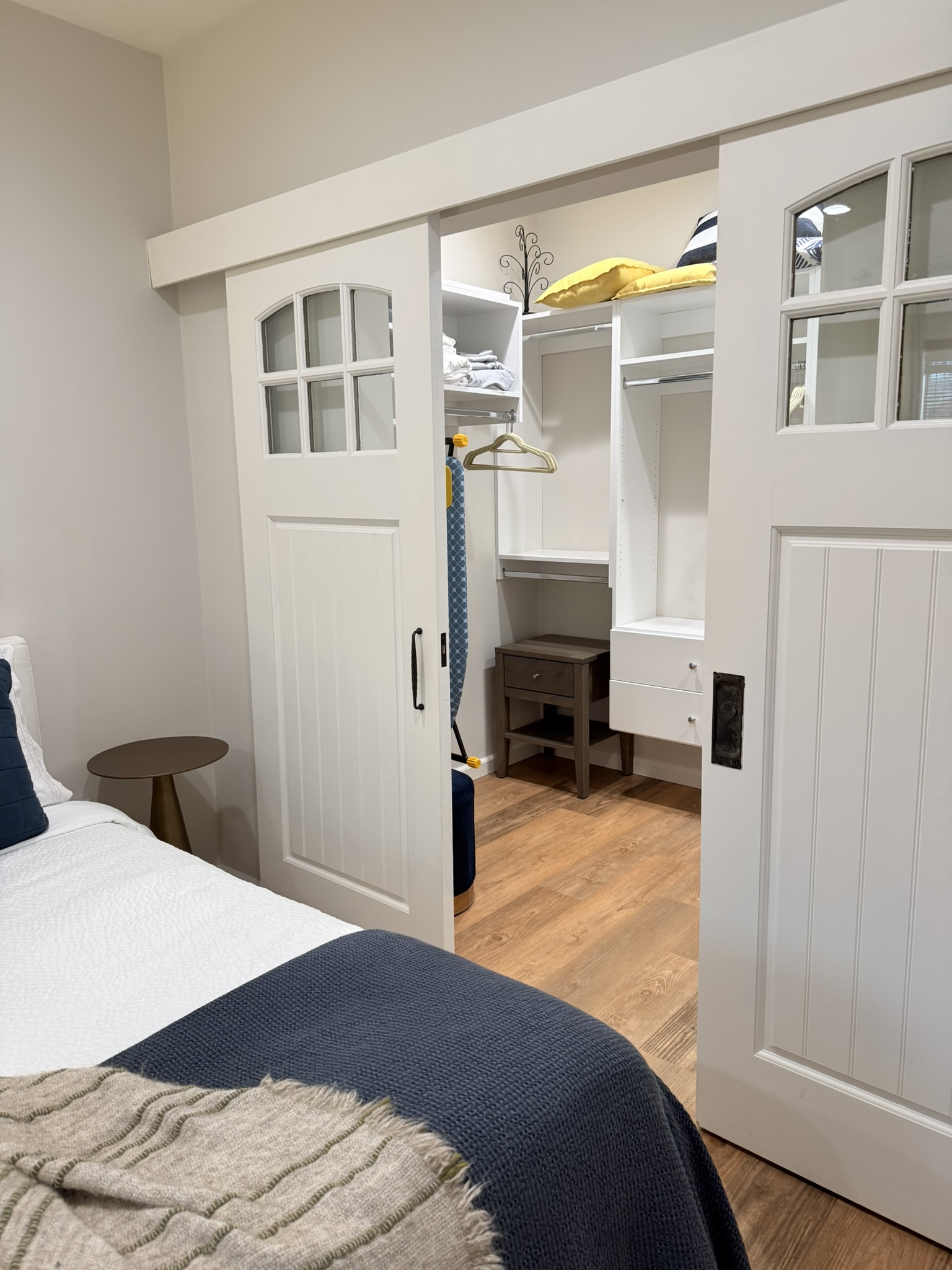 Queen Bed, Sleeper Sofa & Desk