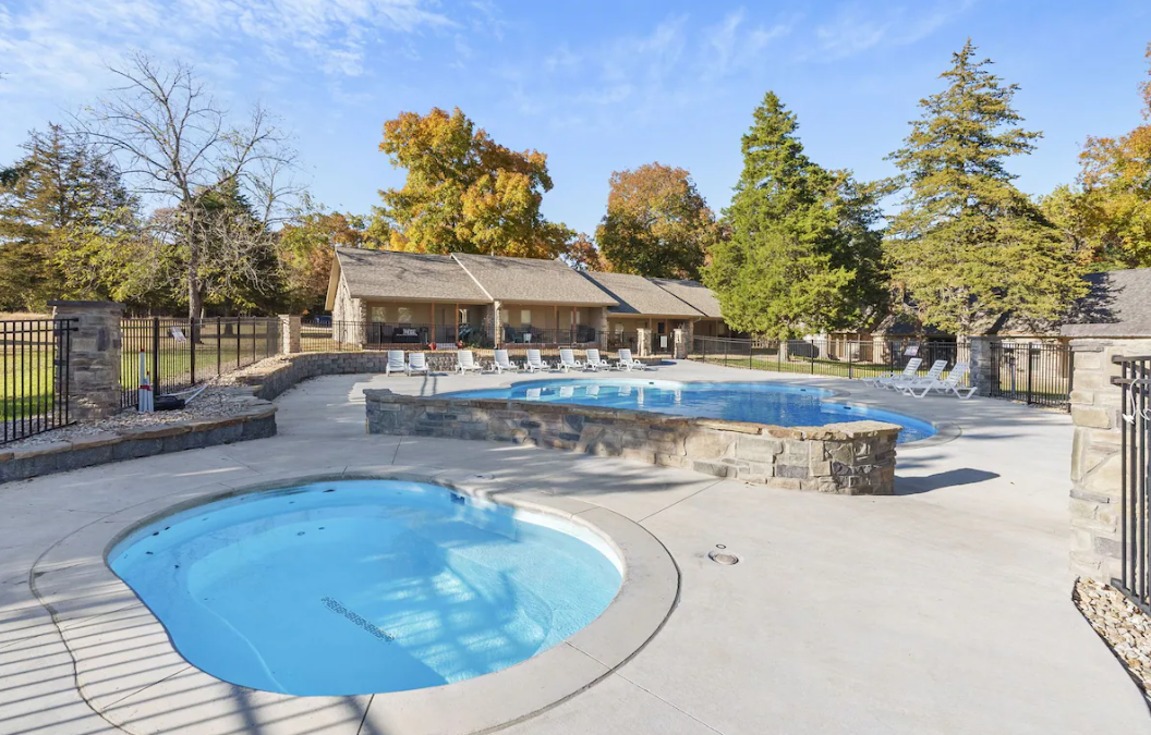 Heated Community Pool & Hot Tub available May to September.