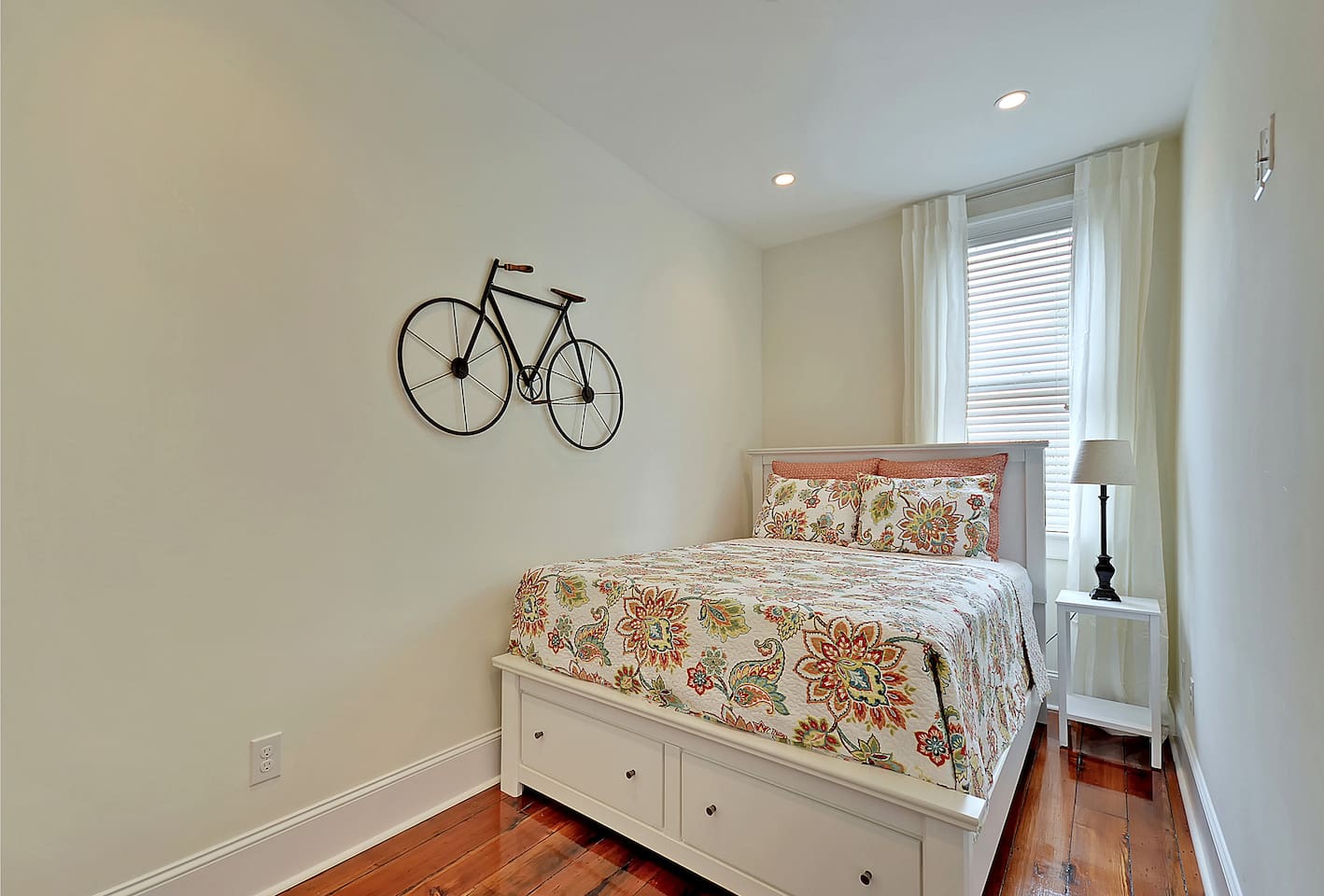 Bedroom 2 - Queen Bed