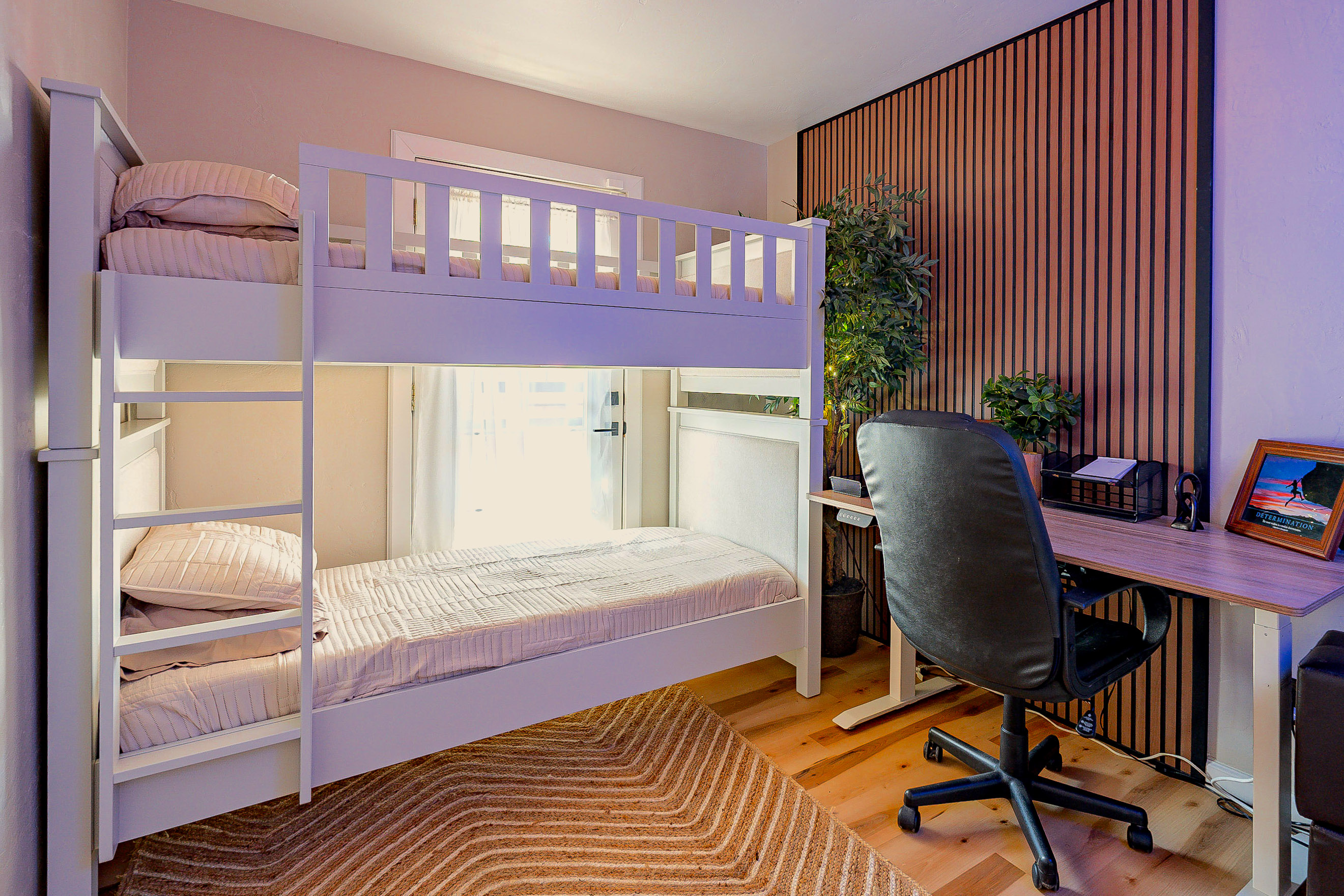 Work and relax in a office/bedroom