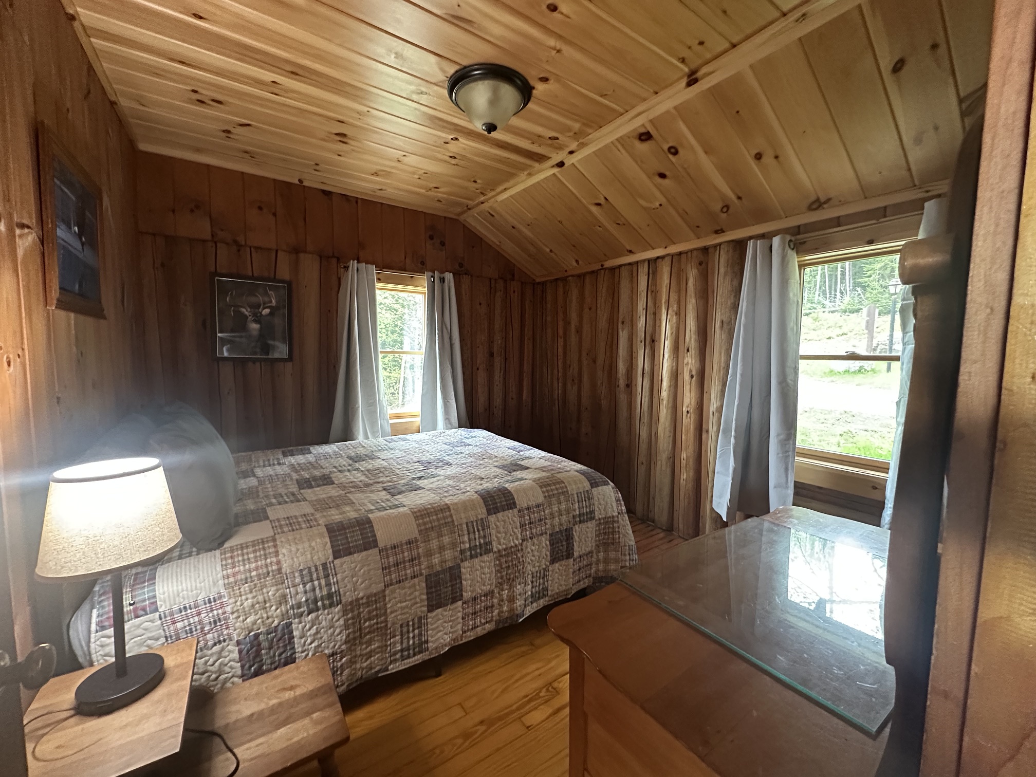 Queen Guest Room #2 - Cabin #1