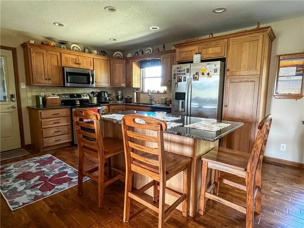 This spacious kitchen makes meal prep easy and enjoyable. Pull up a chair, share stories, and enjoy the simple pleasure of cooking and dining in a peaceful farm setting.