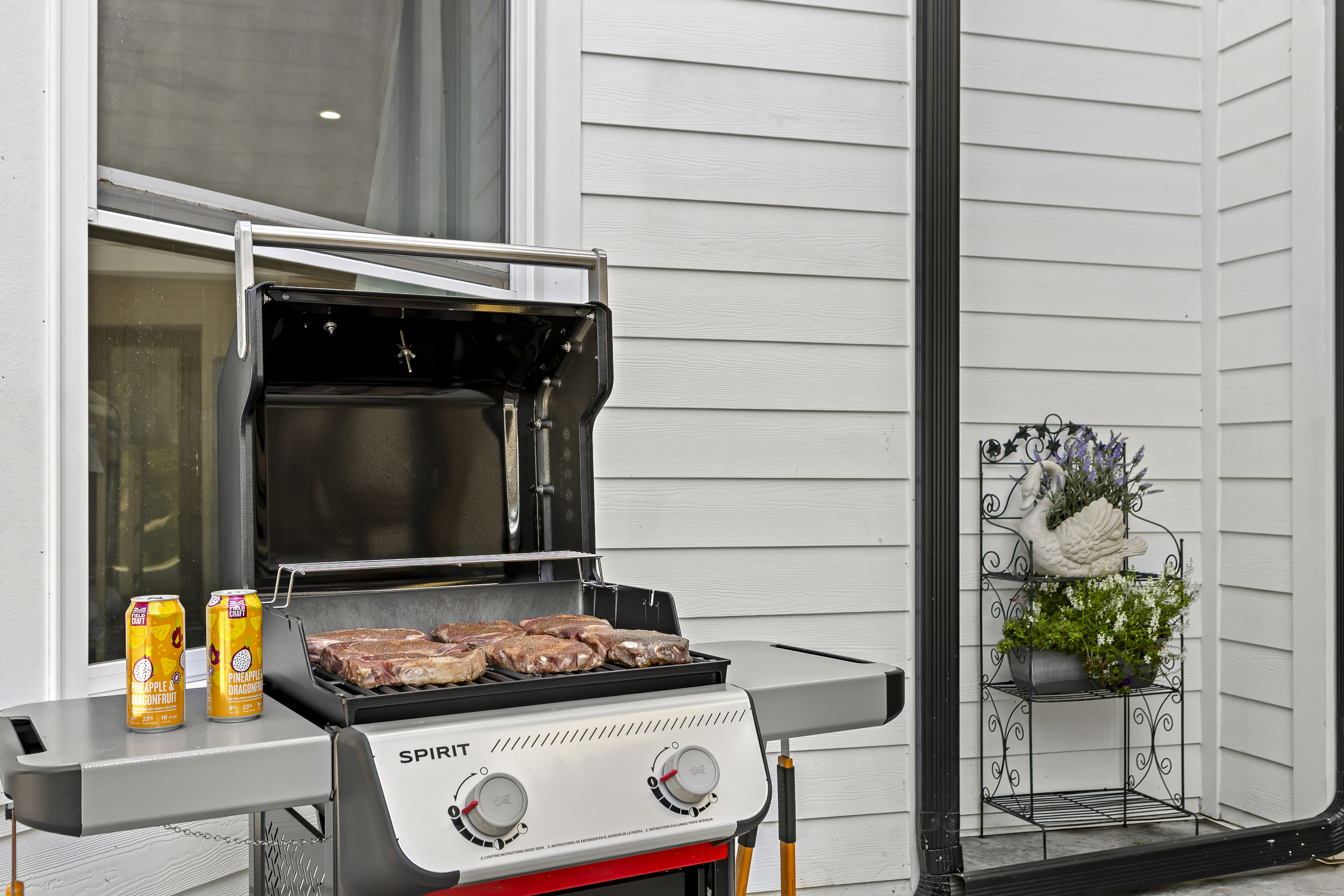 Outdoor Cooking Oasis: Sizzle up your favorite meals on the grill, and enjoy refreshing drinks just steps away!